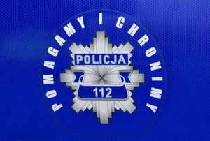 Logo policji z mottem Pomagamy i chronimy