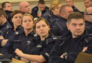 Zdjęcie przedstawiające dzielnicowych uczestniczących w forum