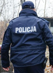 Idący policjant