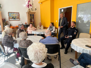 Dzielnicowi dbają o bezpieczeństwo seniorów