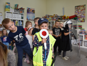 Dzielnicowi z wizytą u przedszkolaków