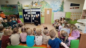 Dzielnicowa na spotkaniu z przedszkolakami