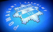 Gwiazda policyjna z mottem policji: pomagamy i chronimy