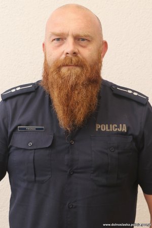Zdjęcie brodatego policjanta