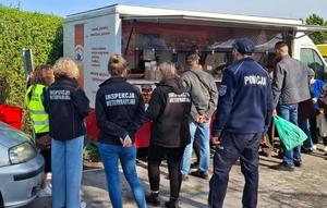 Dzielnicowi wspólnie z sanepidem i inspekcją weterynaryjną kontrolują targowisko