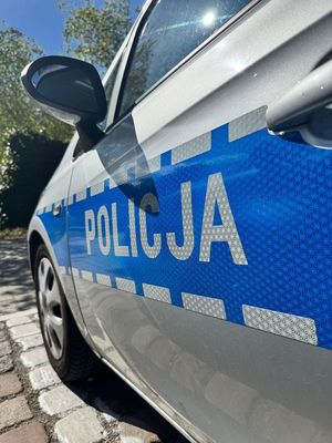 Bok radiowozu
