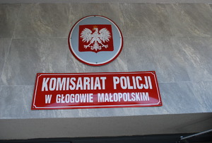 Godło oraz tablica Komisariat Policji w Głogowie Małopolskim