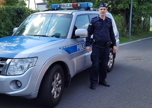 młodszy aspirant Sylwester Łyp - dzielnicowy z Posterunku Policji w Kleszczowie