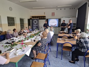 Policjanci na spotkaniu z seniorami