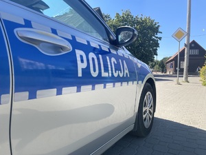 Bok radiowozu