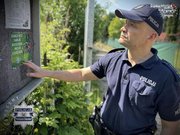 Policjant na ogródkach działkowych