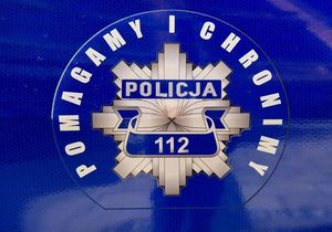 Logo policji z mottem Pomagamy i chronimy