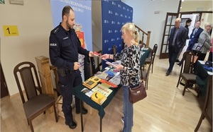 Policjanci spotkali się z seniorami w ZUS