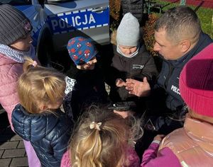 Dzielnicowi odwiedzili przedszkolaków