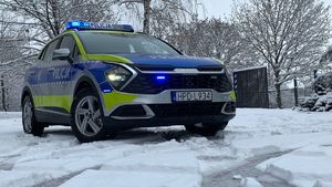 radiowóz w scenerii zimowej