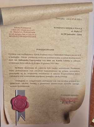 "Postarzany" arkusz szarego papieru zapisany pismem maszynowym z nagłówkiem podziękowania