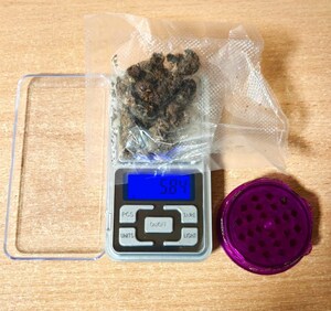 Waga laboratoryjna z woreczkiem suszu