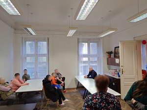 Spotkanie w świetlicy policjanta oraz grupy seniorów