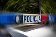 Zamazany obraz galeryjki na dachu radiowozu