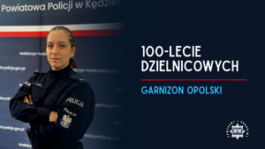Zdjęcie policjantki na tle granatowej ścianki z napisem 100.lecie dzielnicowych w Policji