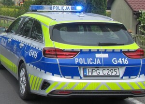 Radiowóz na osiedlu domków jednorodzinnych